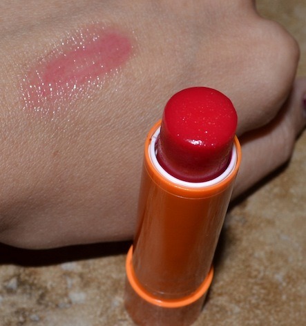 Maybelline Baby lips SPF 20 moisturizing lip balm swatch