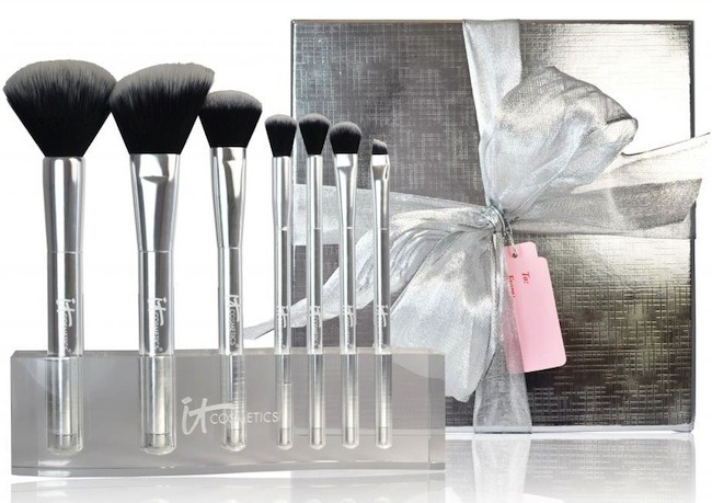 It cosmetics 7 Piece Luxe Blurring Micro-AirbrushBrushCollection