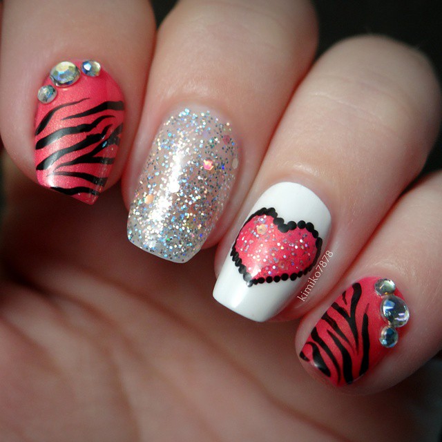 Valentine's day nail art idea - Sparkly Heart
