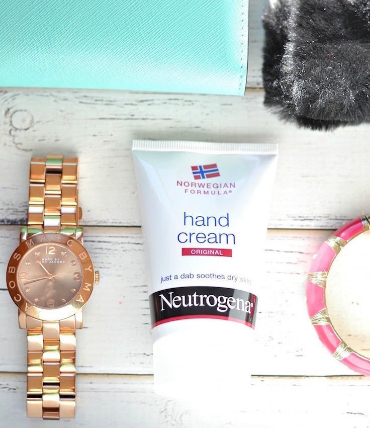 Neutrogena Norwegian Formula is the best drugstore hand cream for dry hands!