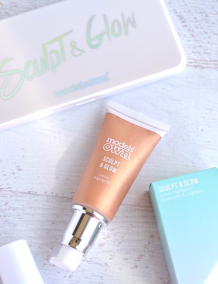 This rose gold liquid highlighter is the perfect pick to get a dewy, luminous glow that’s not the least bit sparkly or glittery! Strobing made easy!