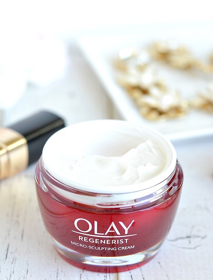 Soft, smooth and supple skin shouldn’t be a luxury and @OlayUS Regenerist Micro-Sculpting Cream proves that! This drugstore favorite anti-aging moisturizer outperforms 10 top expensive creams, including one with a $440 price tag! Give it a try now and streamline your skincare routine down to one effective anti-aging + hydrating cream that’s only $26.99!