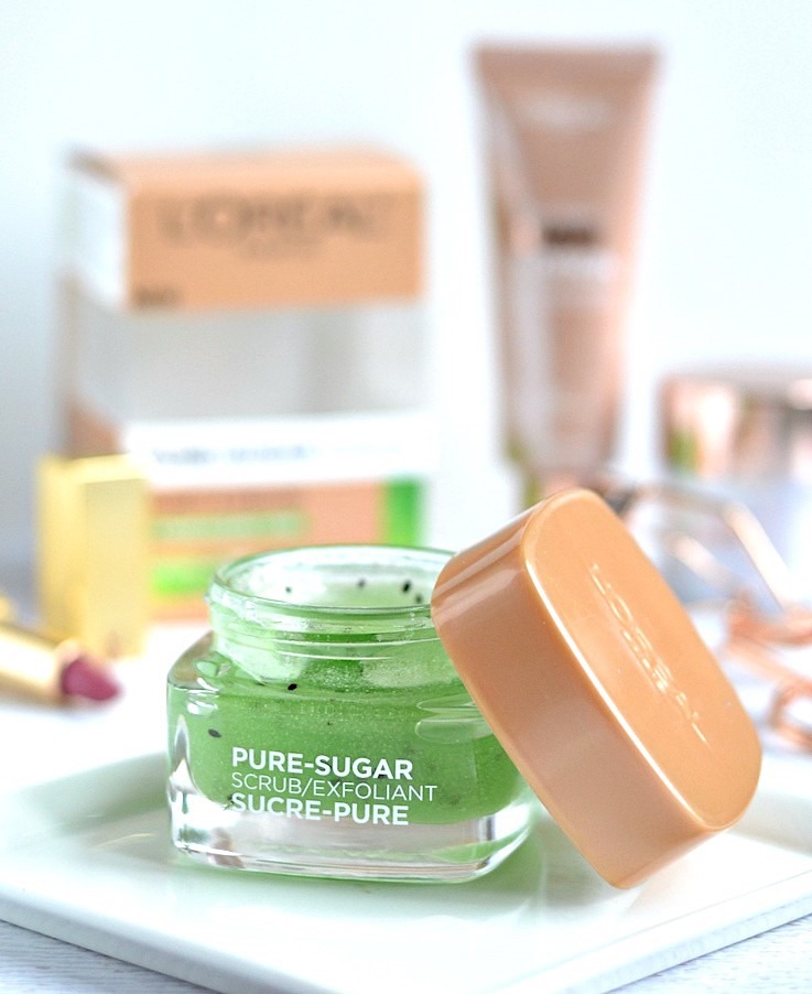 Infused with a blend of three pure sugars plus real kiwi seeds, L’Oreal Pure Sugar Purify & Unclog Face Scrub is the perfect pick-me-up for dull, dry skin! It exfoliates deeply and unclogs pores while being gentle and hydrating.