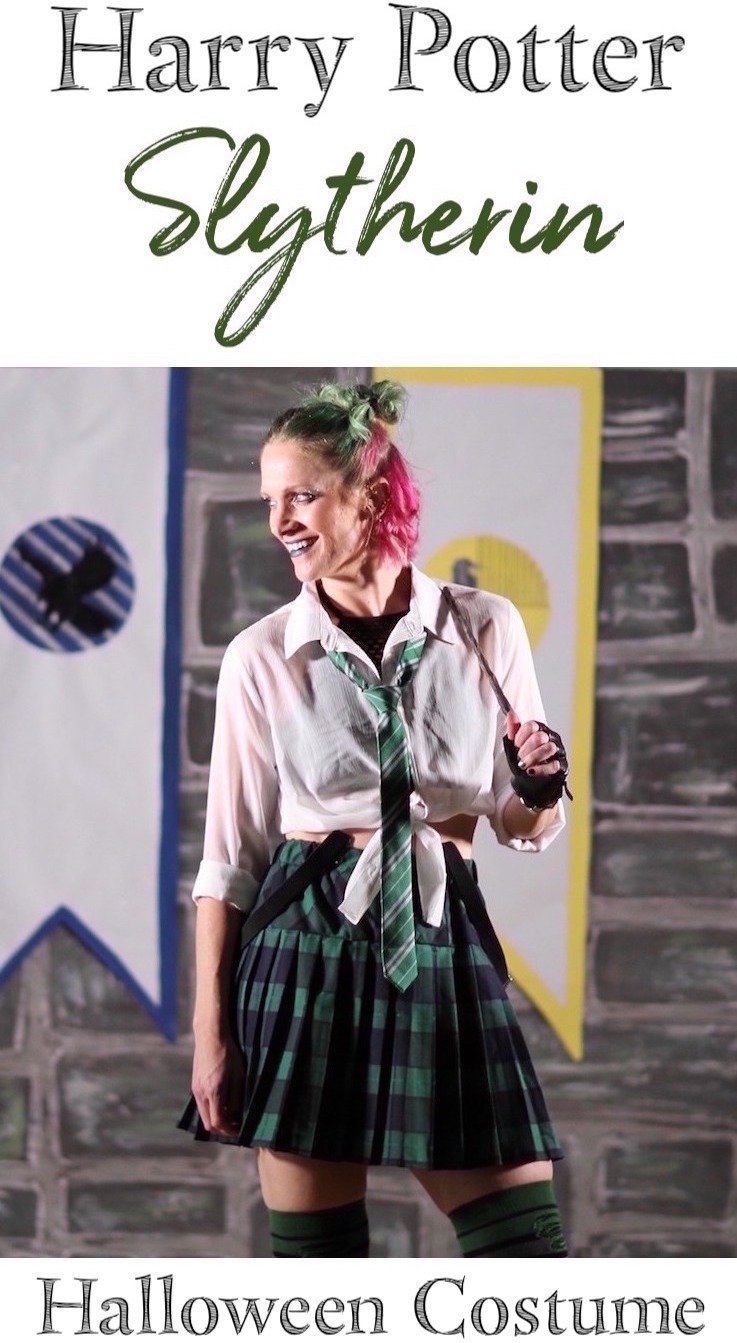 Slytherin Halloween Costume and Makeup #halloweencostumeideas #easyhalloweencostume #halloweenmakeupideas #halloween #halloweenideas #diyhalloweencostume #easyhalloweenmakeup