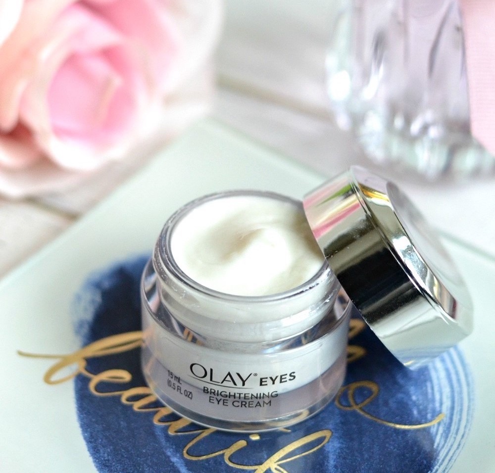 Nothing says "I'm tired" more than dark circles under the eyes! Try the new Olay Brightening Eye Cream (with brightening Vitamin C, multi-tasking Niacinamide and Pro-Vitamin B5) so you can tackle those dark circles once and for all.