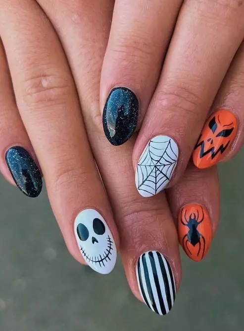 Spooky Halloween nail art spider web and skeleton