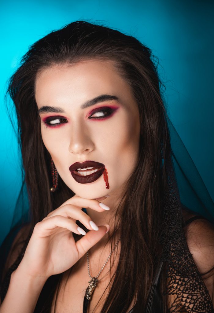 Vampire makeup look Halloween